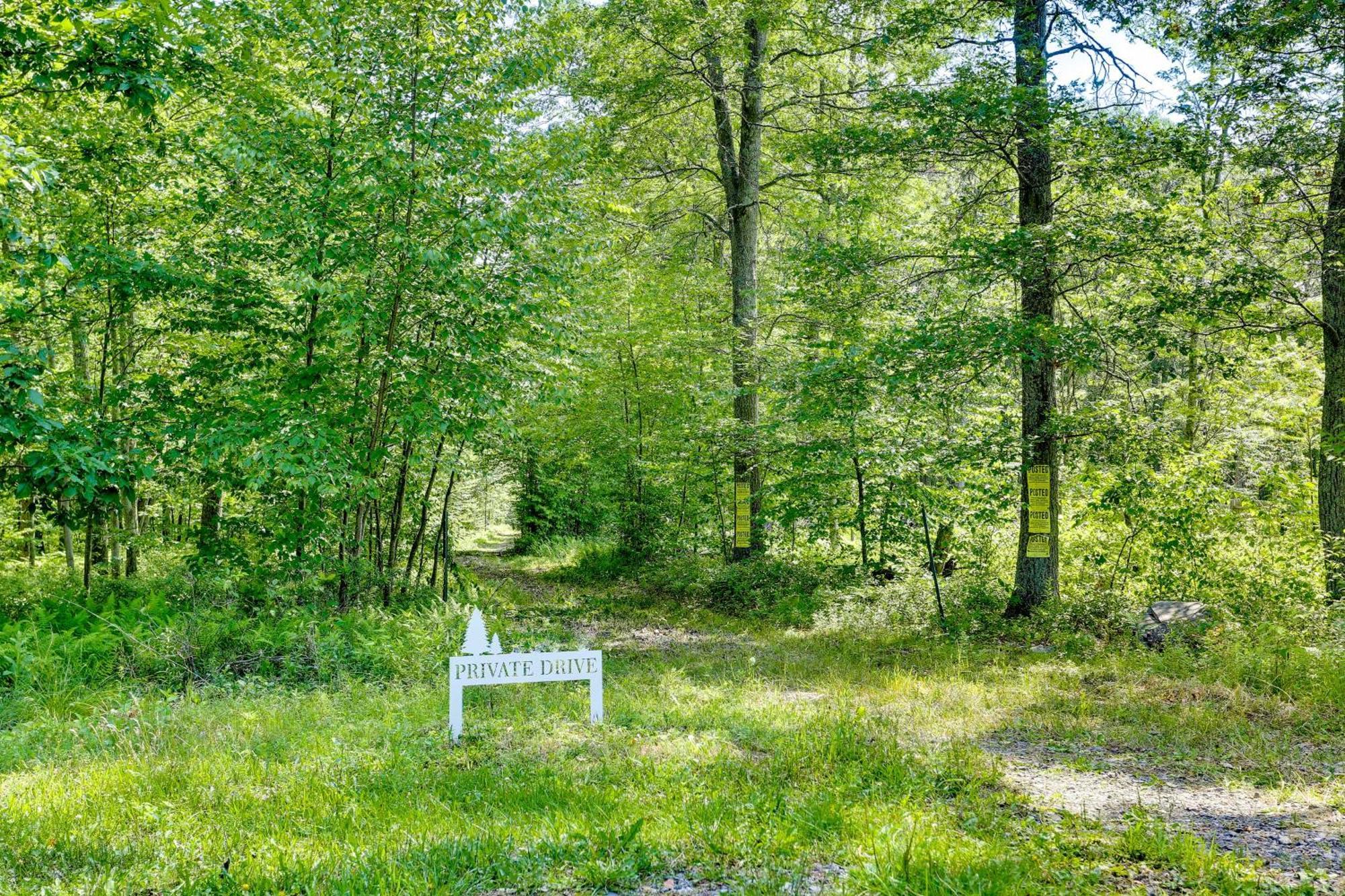 Secluded Poconos Cabin With Fire Pit On 75 Acres! East Stroudsburg Exterior foto